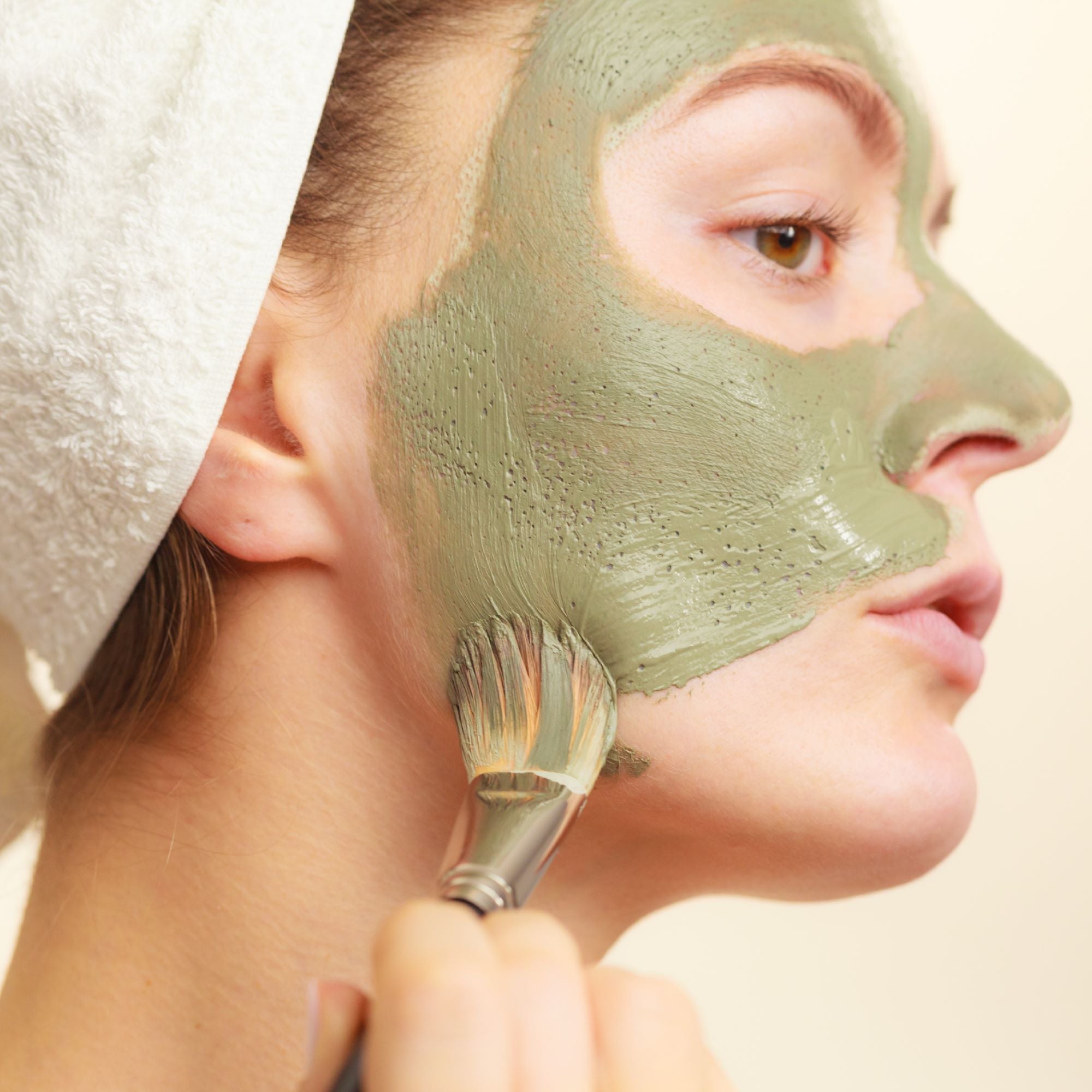 BENTONITE CLAY MASK BENEFITS WHEN USED IN SKIN CARE